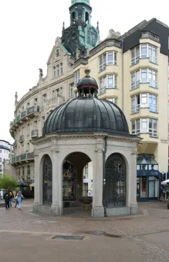 Pramen Kochbrunnen ve Wiesbadenu