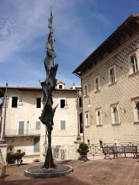 Sculture nella città ve Spoletu
