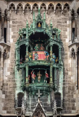 Rathaus-Glockenspiel v Mnichově