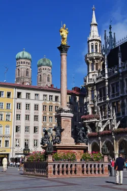 Mariánský sloup na Marienplatz v Mnichově