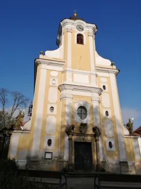 Kostel svatého Jana Nepomuckého v Pohořelicích