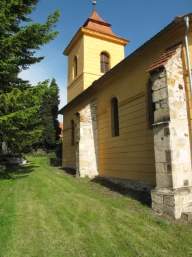 Kostel svatého Matouše v Prackovicích nad Labem