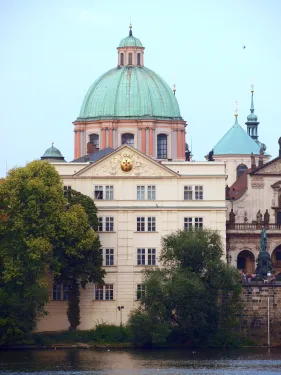 Klášter křižovníků s červenou hvězdou v Praze