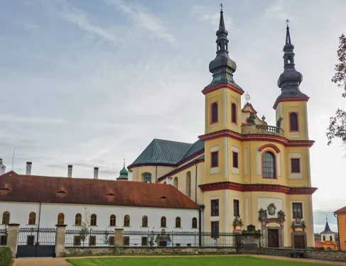 Areál piaristického kostela Nalezení svatého Kříže v Litomyšli