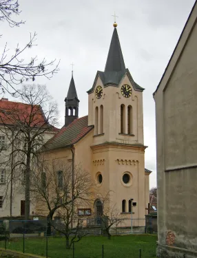 Kostel svaté Ludmily ve Chvalech