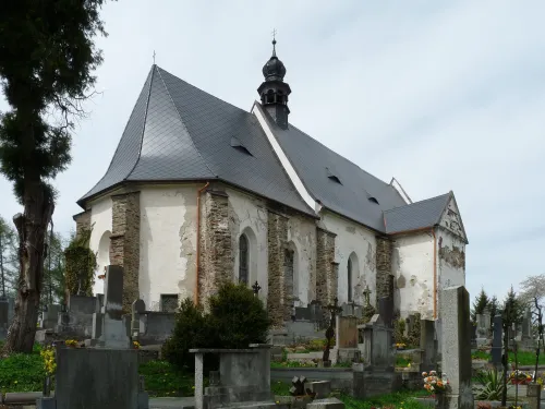 Hřbitovní kostel svaté Maří Magdalény ve Velharticích