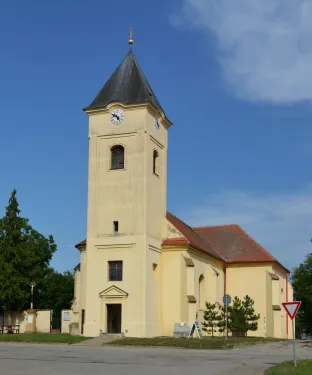 Kostel svatého Oldřicha a svatého Metoděje ve Strachotíně
