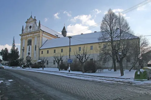 Františkánský konvent u kostela Stigmatizace sv. Františka Serafinského v Zásmukách