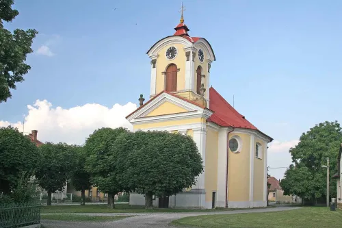 Kostel svatého Dionýsa v Chomuticích