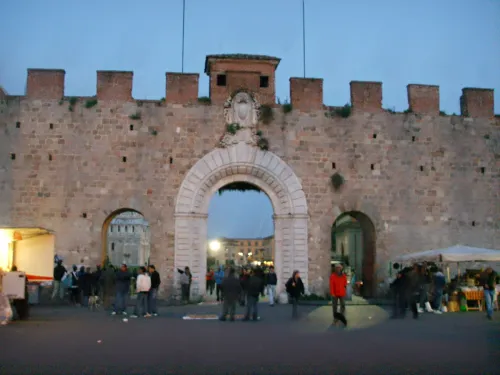 Městská brána Porta Nuova v Pise
