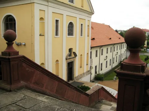 Kostel Zvěstování Panny Marie v Ostrově