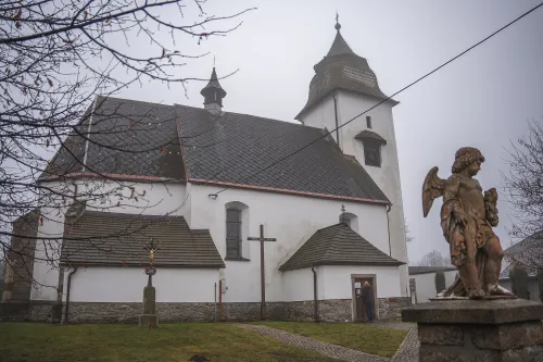 Kostel Nanebevzetí Panny Marie v Číhošti