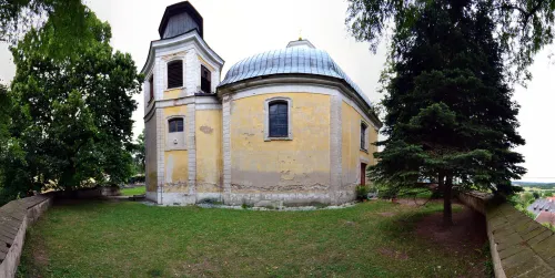 Kostel sv. Petra a Pavla ve Slapech