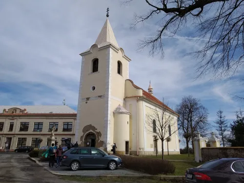 Kostel svatého Jana Křtitele v Týnci nad Labem