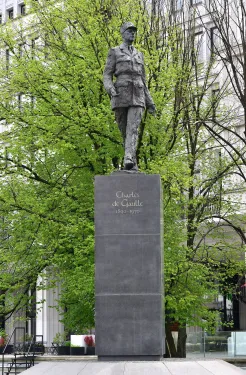 Pomník Charlese de Gaulla ve Varšavě