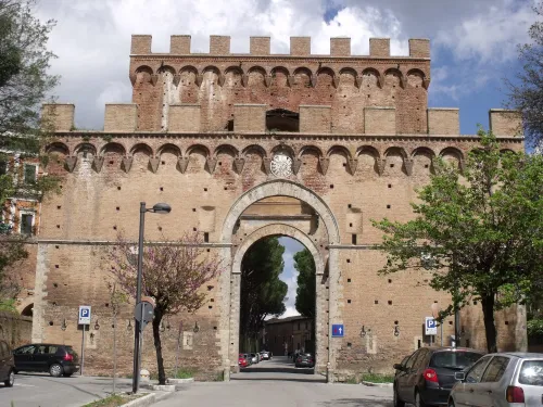 Porta Romana v Sieně