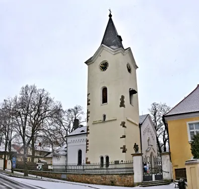 Kostel Nanebevzetí Panny Marie v Dolních Počernicích