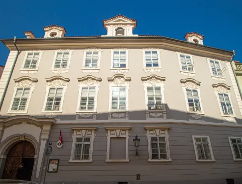 Černínský palác ve Sněmovní