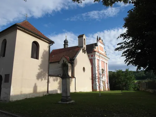 Kostel svaté Kateřiny v Tetíně