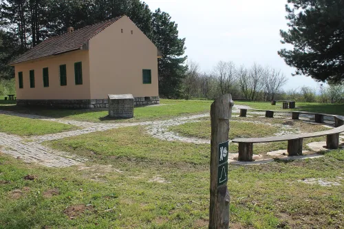 Rohaljovy základny