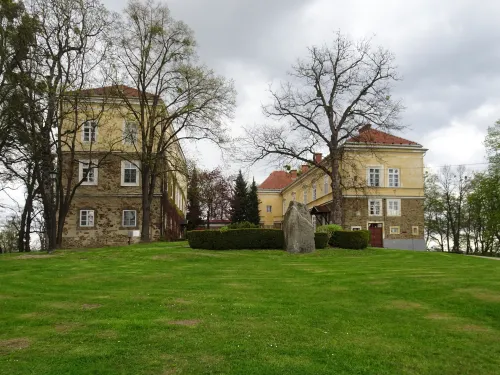 Zámek Dolní Benešov