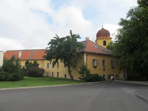 Zámek Panenský Týnec