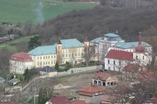 Zámek Kostomlaty pod Milešovkou