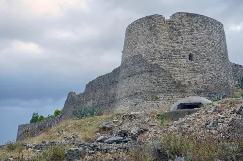 Ruine der Burg Lëkurësi