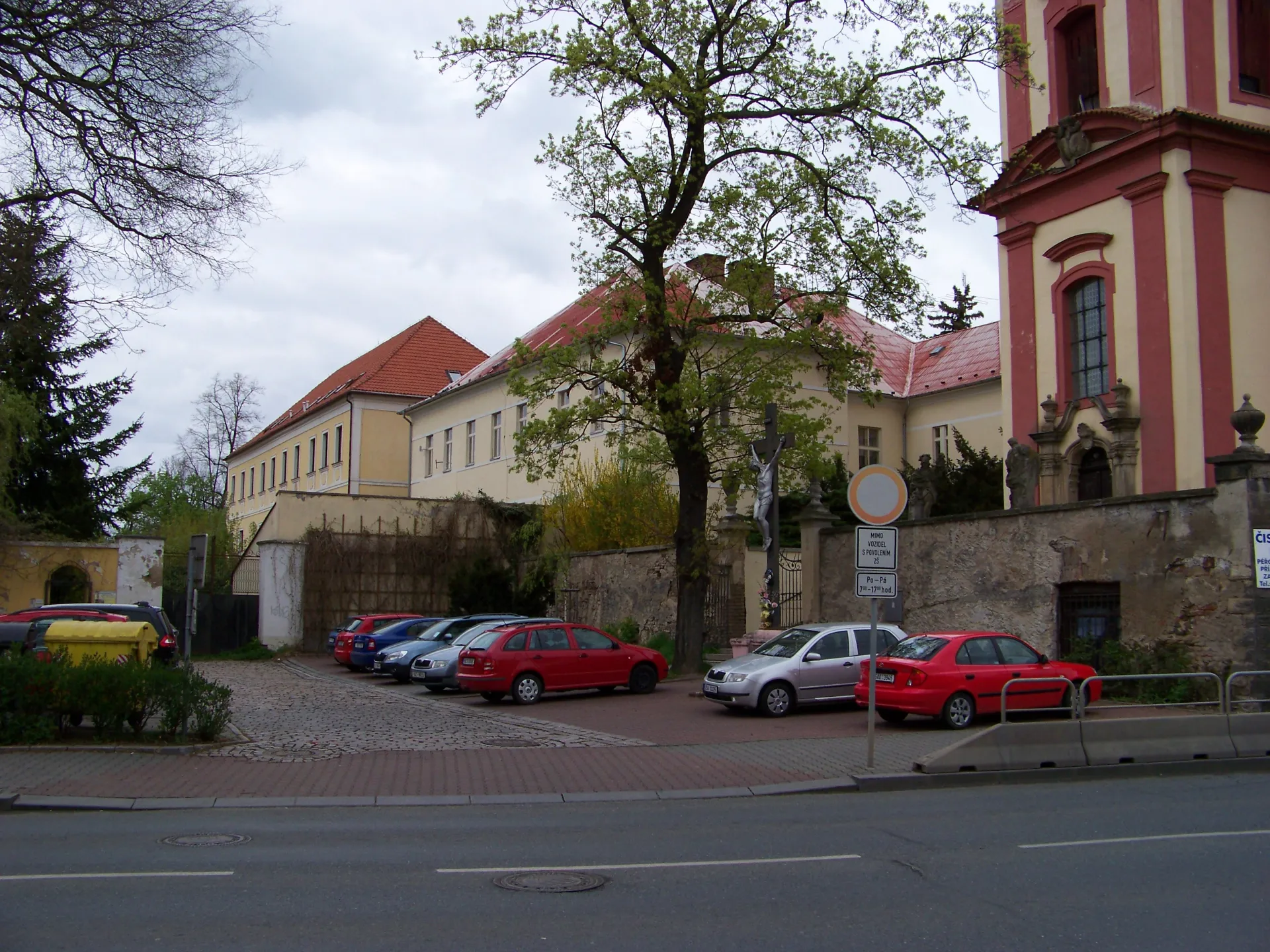 Zámek Uhříněves