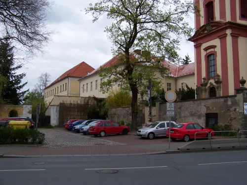 Zámek Uhříněves