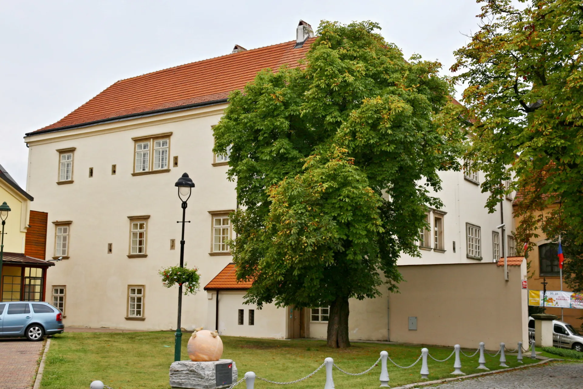 Zámek Chvaly