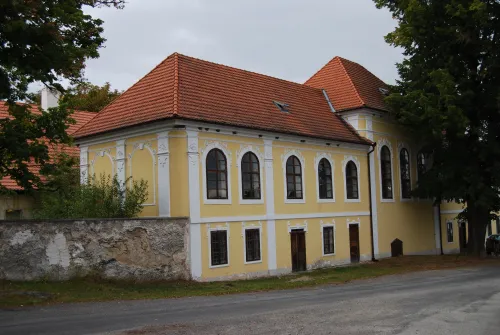 Zámek Varvažov