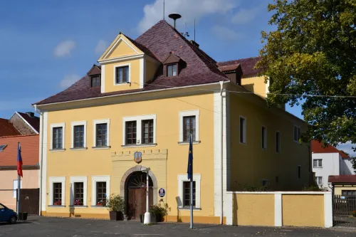 Zámek Radonice