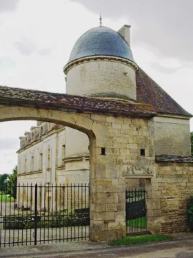 Zámek Jours-lès-Baigneux