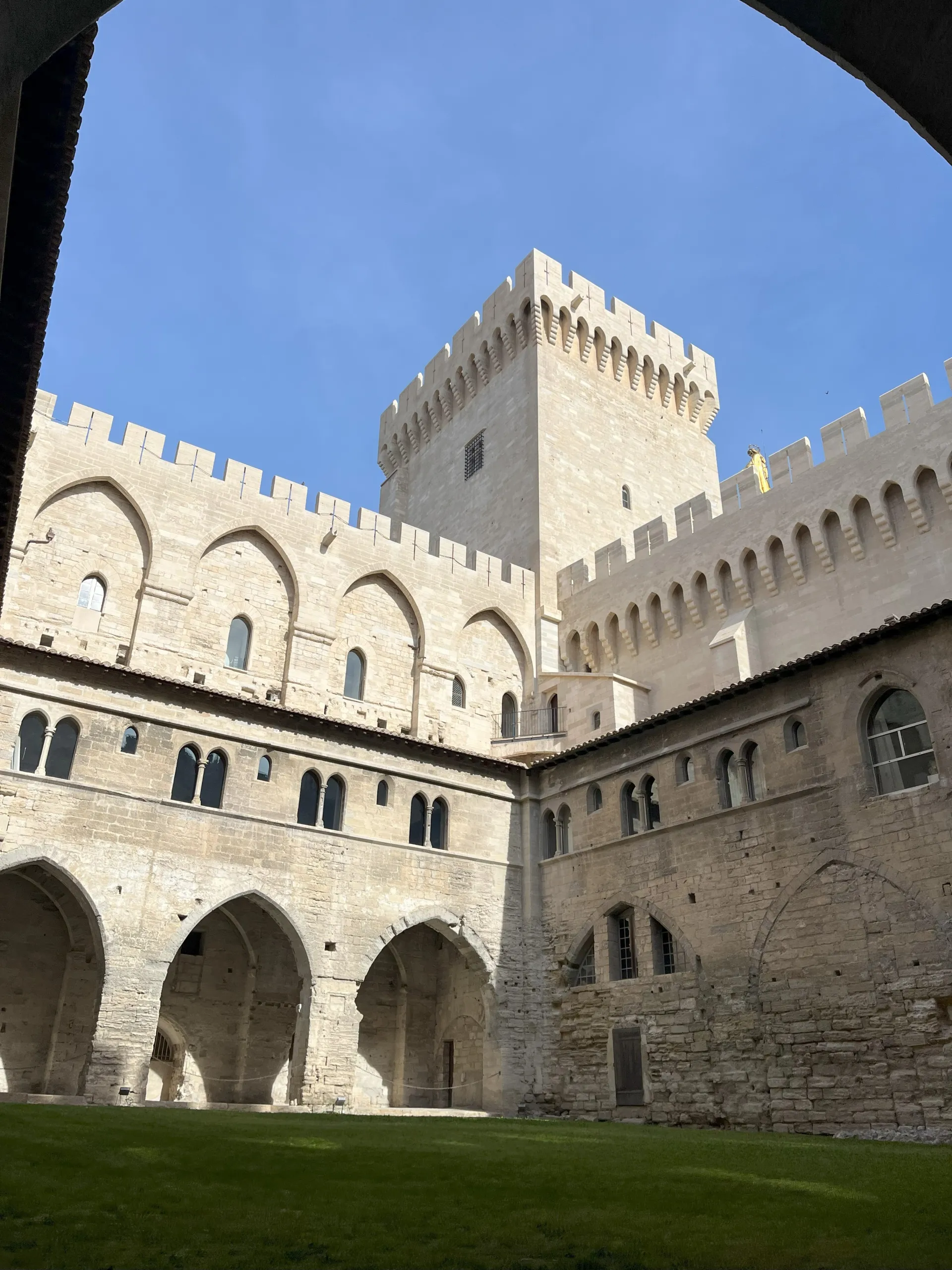 Papežský palác v Avignonu