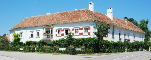 Zogelsdorfský zámek