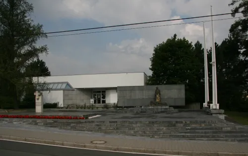 Pomník živočické tragédie v Životicích