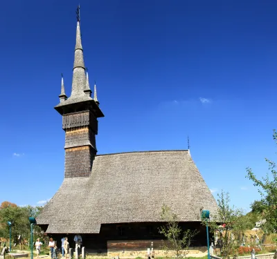 Kostel svatých archandělů v Rogozu