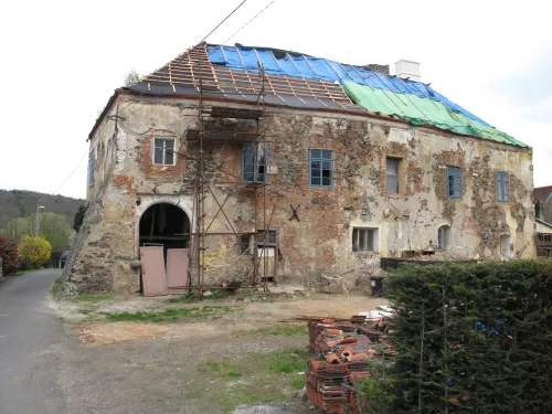 Tvrz Dolany