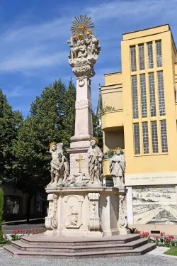 Sousoší Nejsvětější Trojice v Komárně