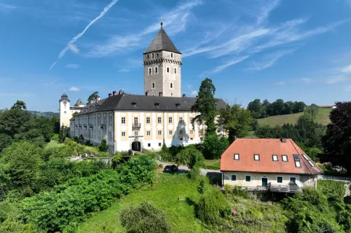 Zámek Neuhaus na Dunaji