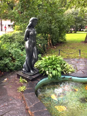 Statue d'Aino à Asemanpuisto