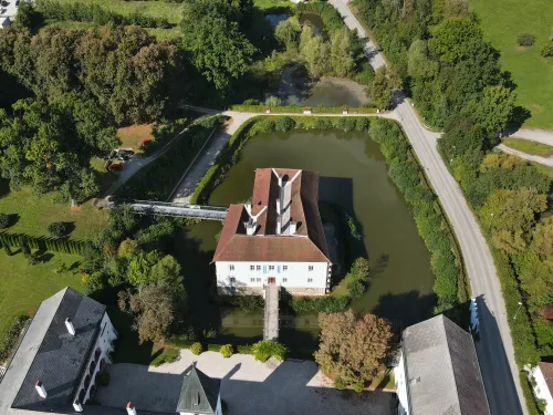 Vodní zámek Parz