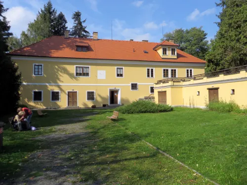 Památník Bedřicha Smetany v Jabkenicích