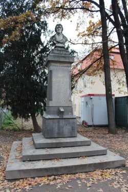 Pomník Josefa Dobrovského