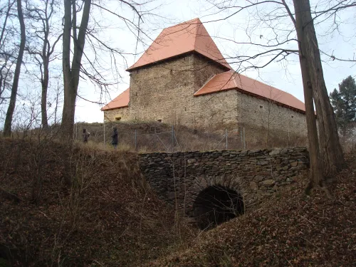Tvrz Býšov