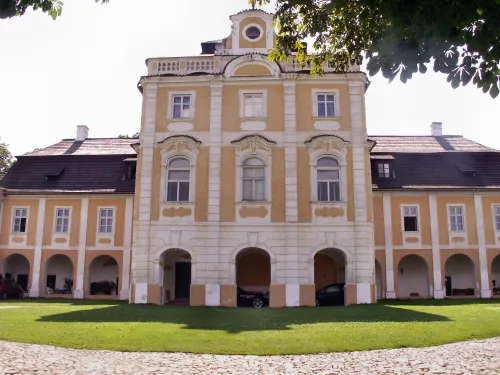 Zámek Klášter
