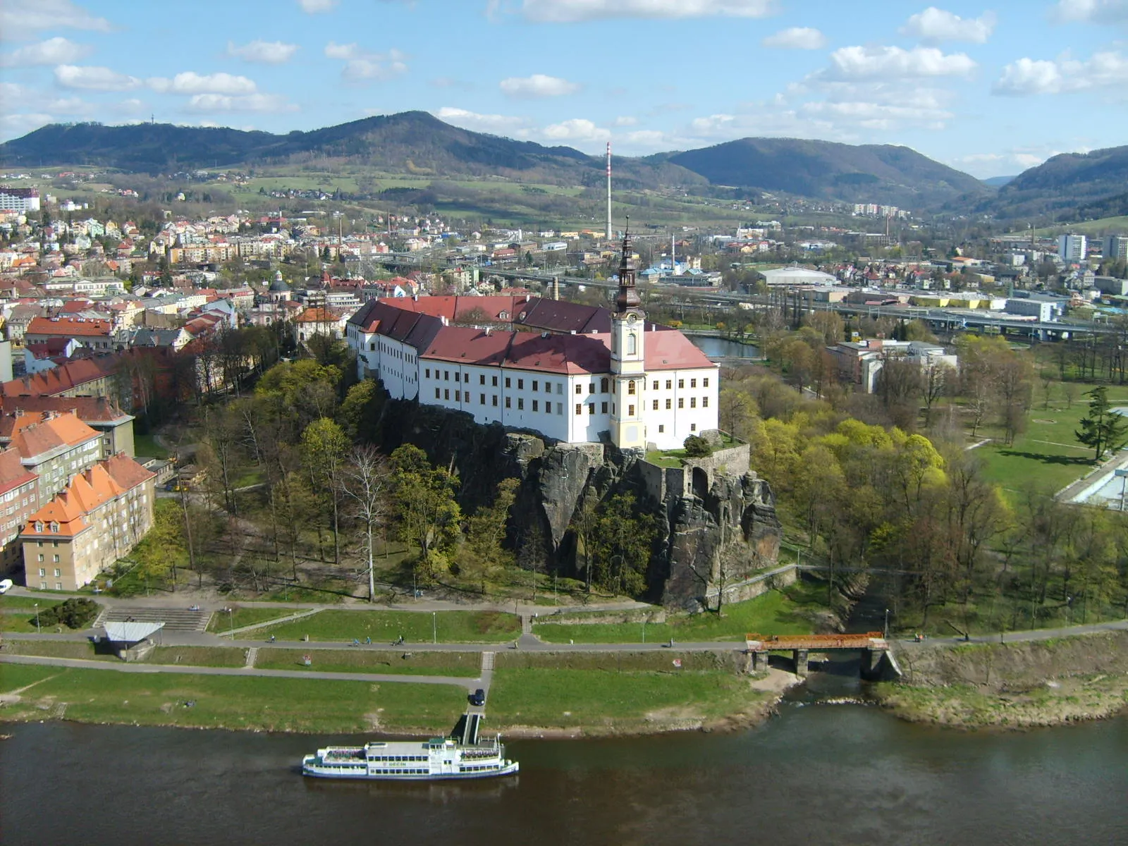 Děčínský zámek