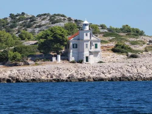 Faro de Otočić Prišnjak