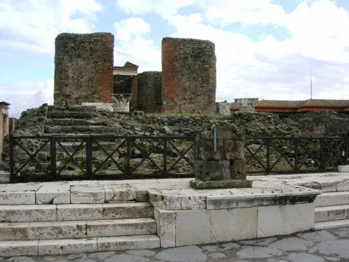 Chrám Fortuna Augusta v Pompejích